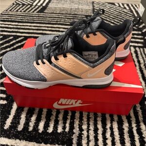 Nike Air Bella Tr Sz 8 WMNS